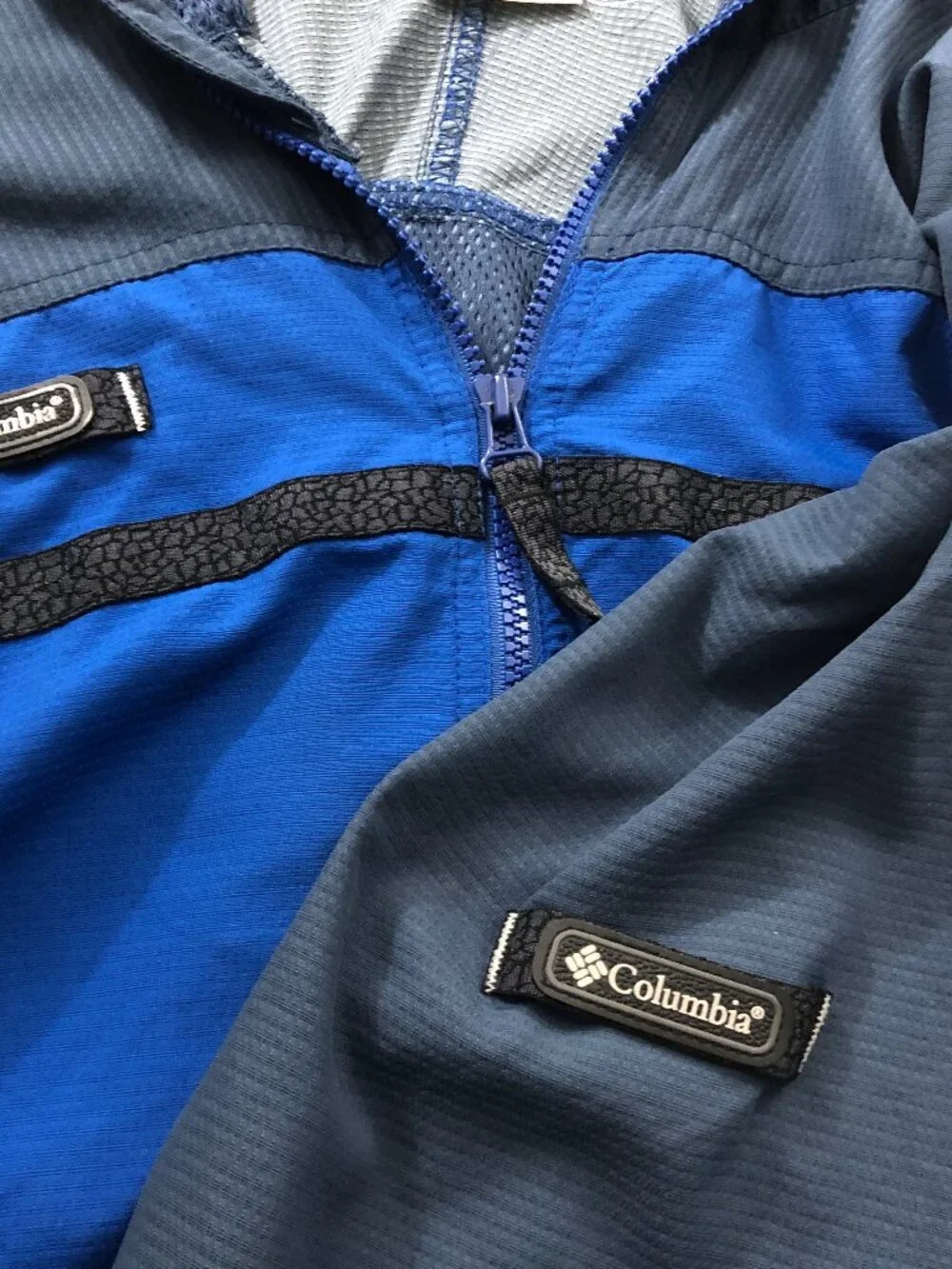 Columbia Packable Windbreaker Jacket Blue Gray Mens L Vented Hooded Gorpcore